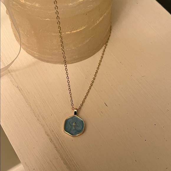 Fashion Gold and stunning Blue Cross Pendant Necklace NWOT - Picture 6 of 8
